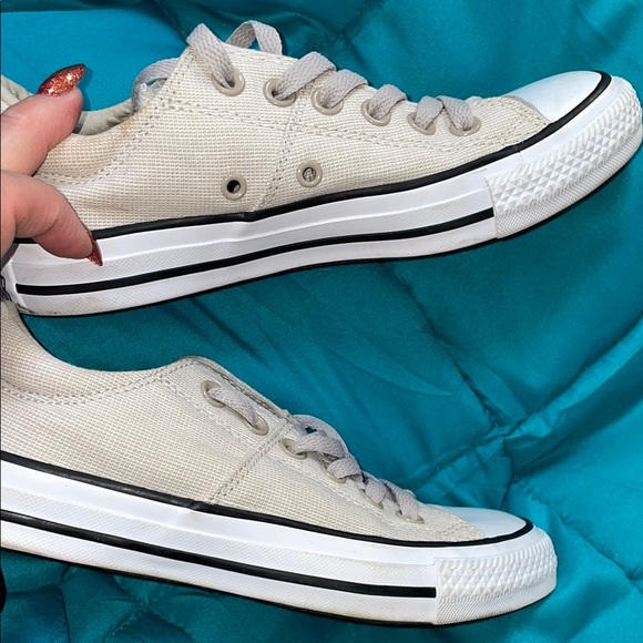 Converse Cream Canvas Sneakers (6.5) - Picture 4 of 9
